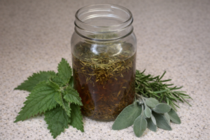 Čaj od koprive za kosu – prirodni recept od tri biljke