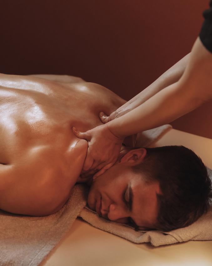 masaža leđa za opuštanje mišića i ublažavanje bola u leđima